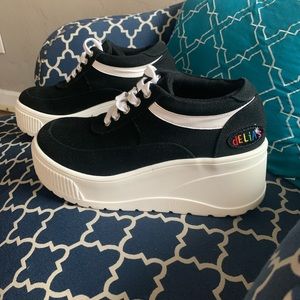 Delia’s by Dolls Kills Platform Sneakers Sz 8
